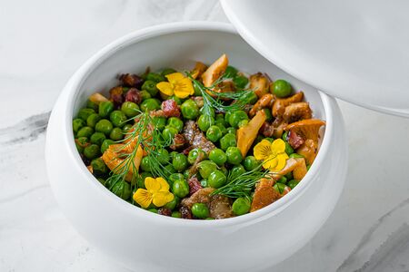 Гороховая каша с копченостями