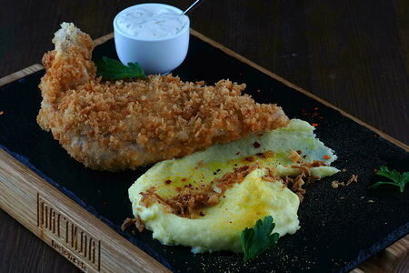 Хрустящий цыпленок с соусом