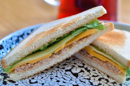 Сэндвич с тунцом