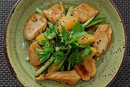 Тайский салат с курицей