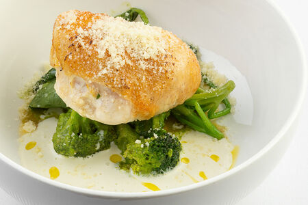 Цыпленок с брокколи и соусом из горгонзолы