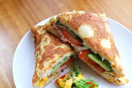 Сэндвич в омлете