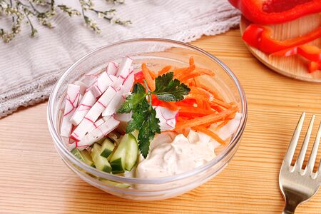 Салат острый с крабом