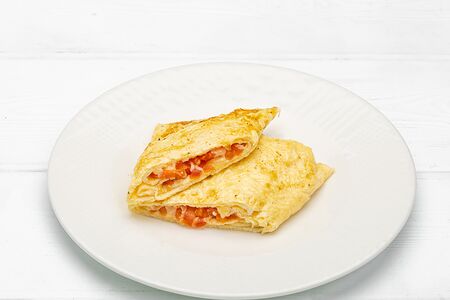 Омлет с томатами и сыром