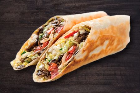 Тортилья с овощами и курицей, говядиной или грибами