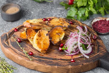 Картофель, запечённый на мангале