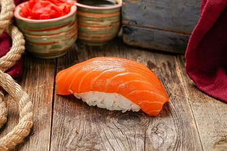 Суши Лосось