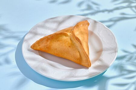 Пирожок яйцо-зелень