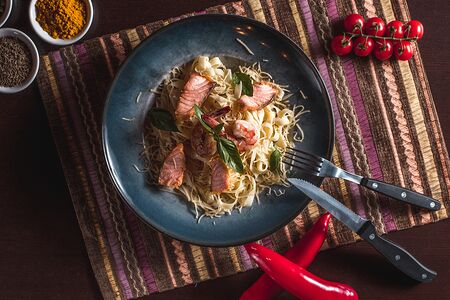 Феттуччине с лососем и креветкой