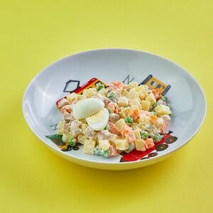 Салат Оливье с куриной грудкой 