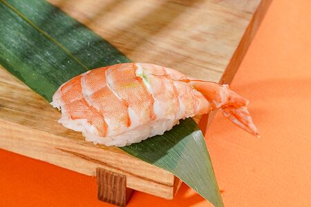 Суши Эби с креветкой