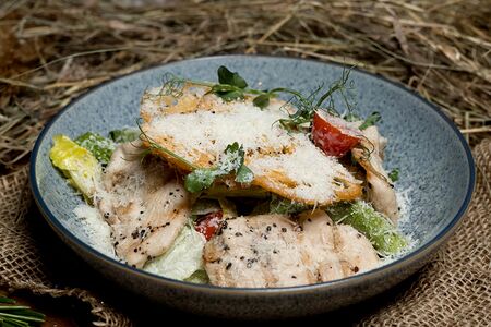 Цезарь с курицей