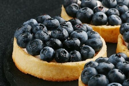 Корзинка со свежими ягодами