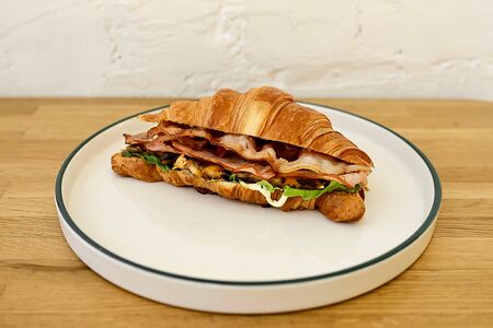 Круассан с ветчиной и сыром