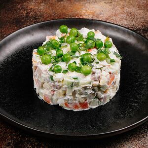 Салат Оливье с языком и курицей