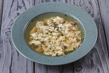 Куриный бульон Страчателла с куриным яйцом и сыром Пармезан