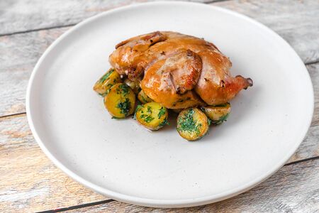 Цыпленок корнишон с картофелем бейби