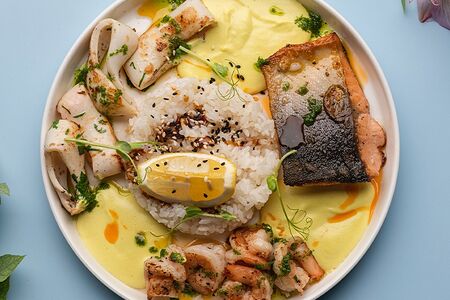 Горячая тарелка морепродуктов