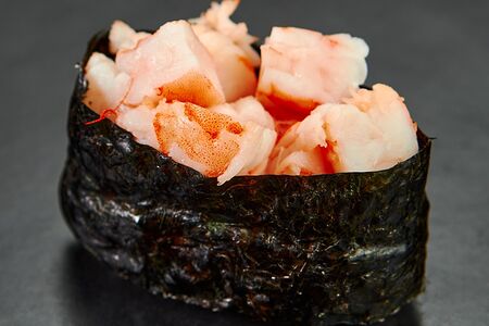 Гункан с креветкой