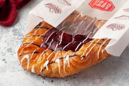 Дениш с вишней