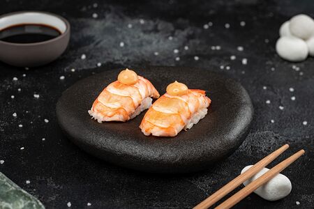 Нигири с креветкой