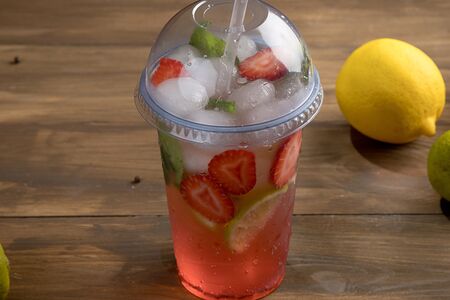 Фирменный лимонад Мохито клубничный безалкогольный