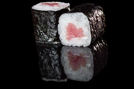 Ролл с тунцом