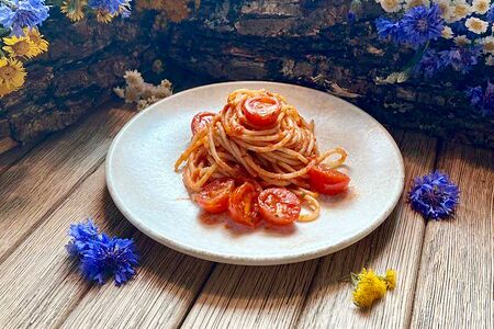Спагетти неаполитано с томатным соусом