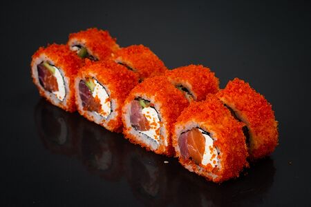 Калифорния с лососем и тунцом