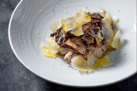 Куриная грудка с сыром и грибами