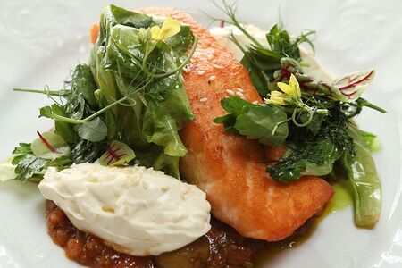 Жареное филе красной рыбы