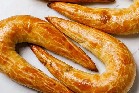 Рогалик с орехом