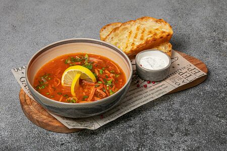 Солянка охотничья с чиабаттой и сметаной