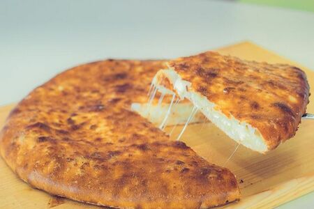 Хачапури по-имеритински с сыром внутри
