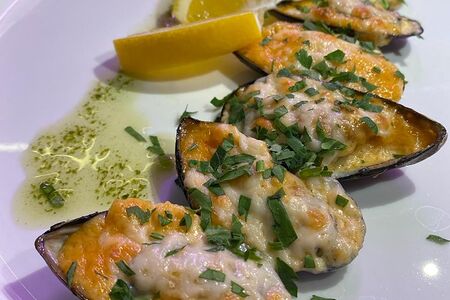 Мидии, запеченные с сыром