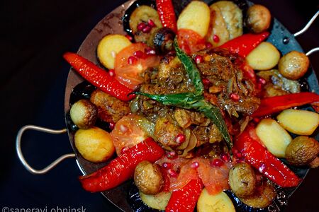 Саджи из курицы с гарниром