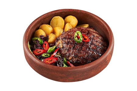 Бифштекс из говядины с молодым картофелем