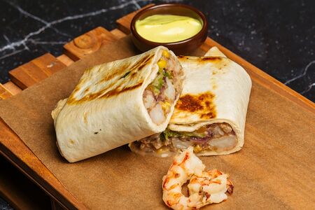 Буррито с креветкой