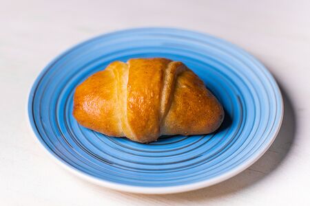 Рогалик с брусникой и клюквой