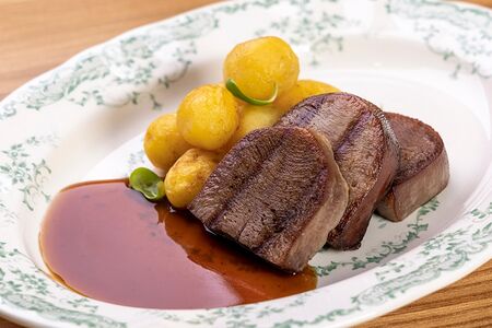 Подкопченный телячий язык на гриле