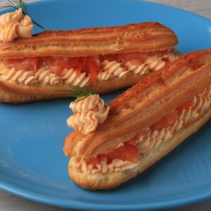 Эклеры Мильфей с копченым лососем и творожным сыром