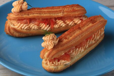 Эклеры Мильфей с копченым лососем и творожным сыром