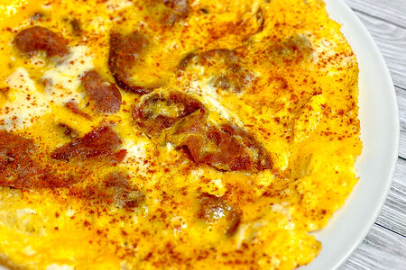 Яичница с бастурмой