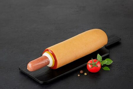 Французский хот-дог с сосиской кнакерс