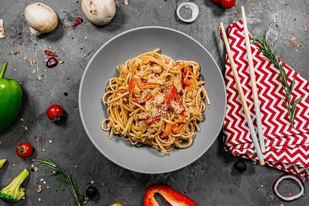 Вок с курицей