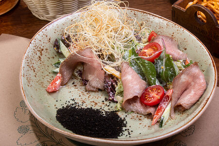 Салат с ростбифом