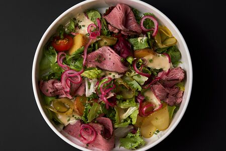 Салат с ростбифом