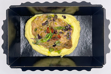 Телячьи щечки с картофельным пюре