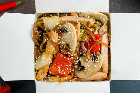 Классический вок с лапшой соба