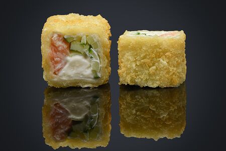 Спринг-ролл с лососем